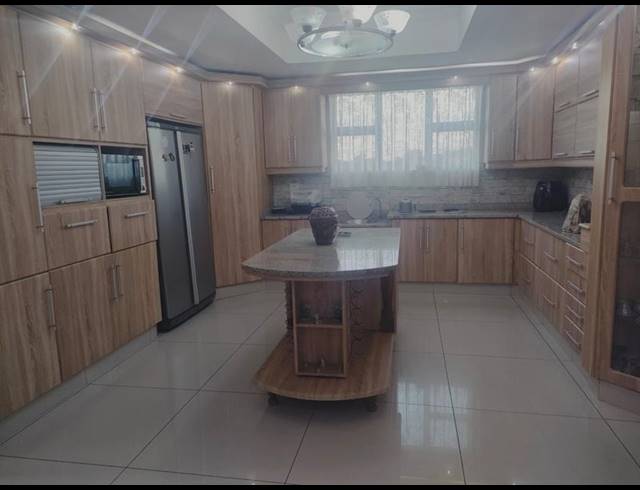 4 BEDROOM HOUSE FOR SALE IN ESCOMBE